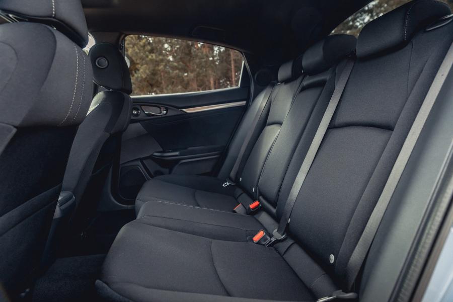 Интерьер Honda Civic Sport Hatchback 2017 года  (UK) (фото 25 из 40)